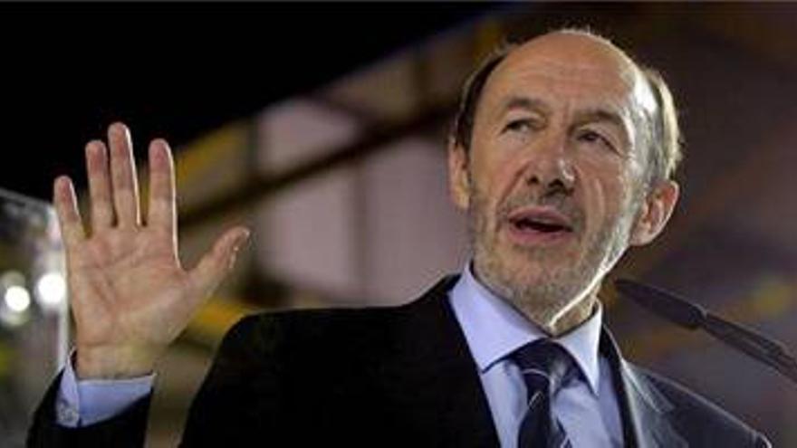 Rubalcaba comunica a Zapatero que luchará para ser el líder del PSOE