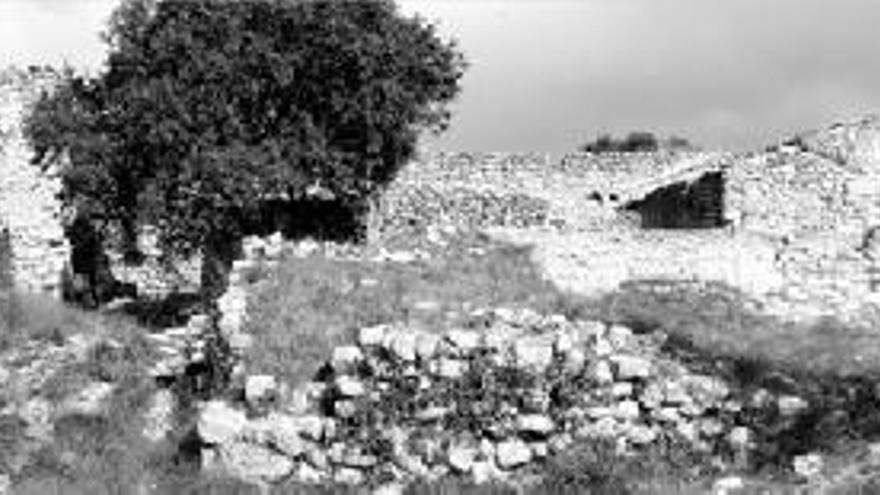 El poblado de l&#039;Atzuvieta, del siglo XIV, aún conserva la traza de las antiguas casas moriscas.