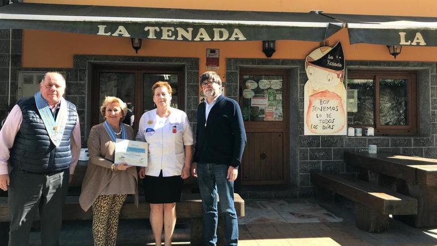 Carlos Martínez Guardado, Remedios Seijo, Isabel Alonso y Alberto Tirador, en Illas.