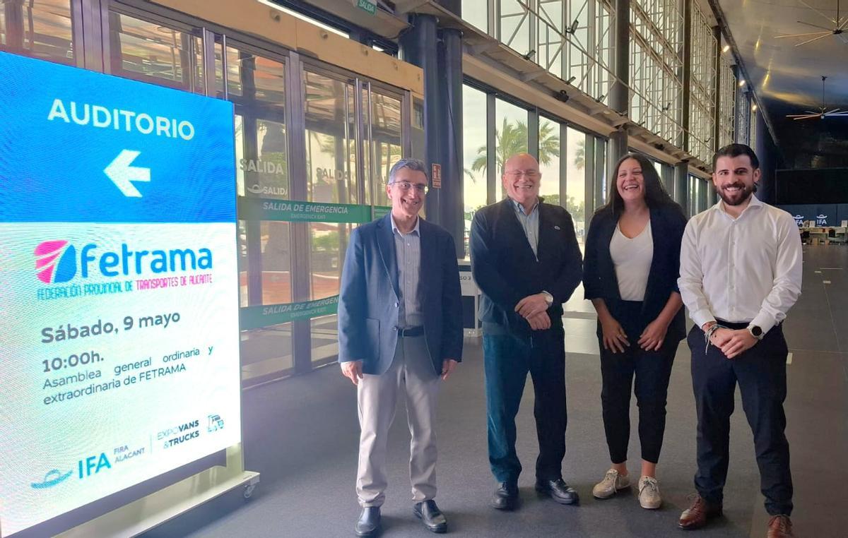 Los particopantes en la mesa redonda.