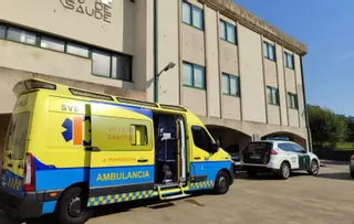 Una vecina de Meiro recibe asistencia médica tras una agresión en la familia
