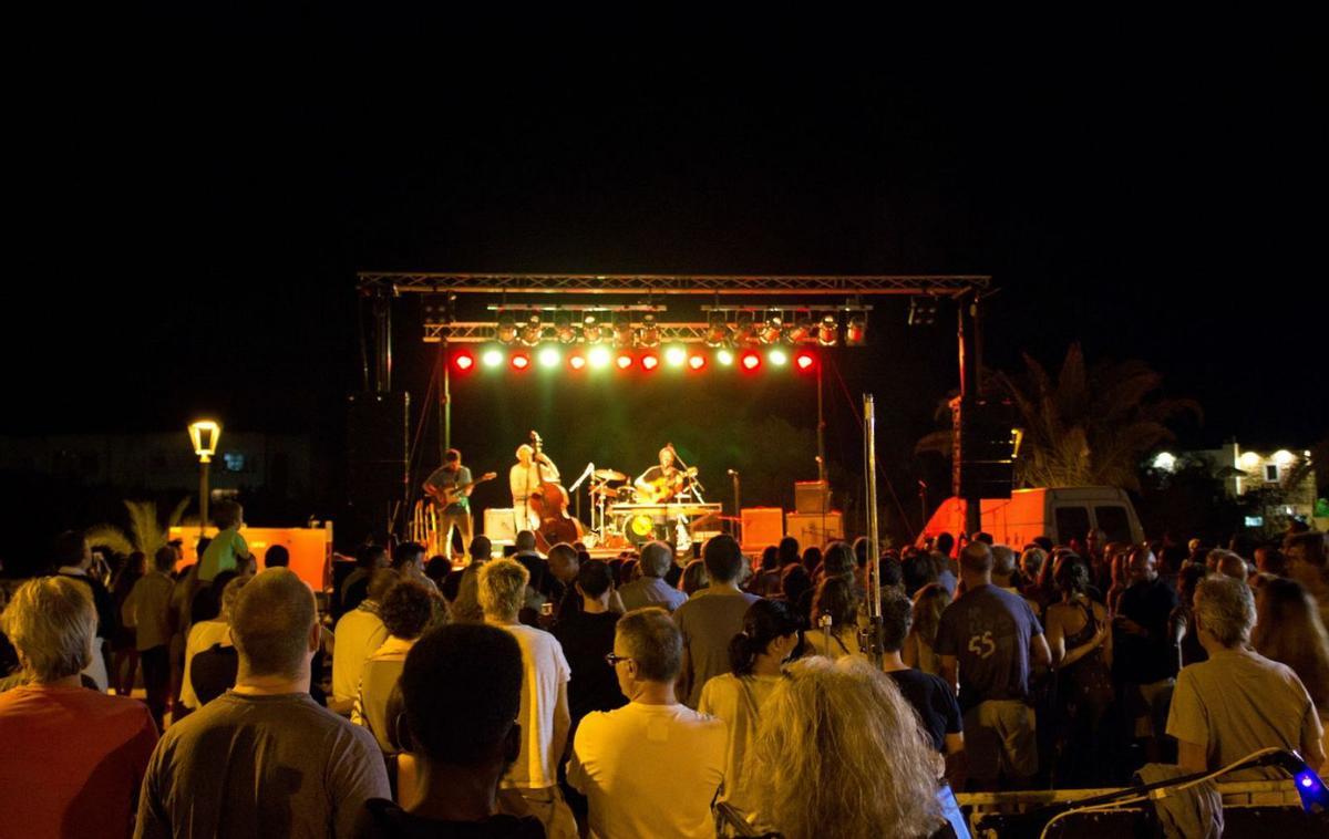 Imagen de archivo de una de las actuaciones del Festival Guitarras de Formentera de 2022. | PETER THOENNESEN