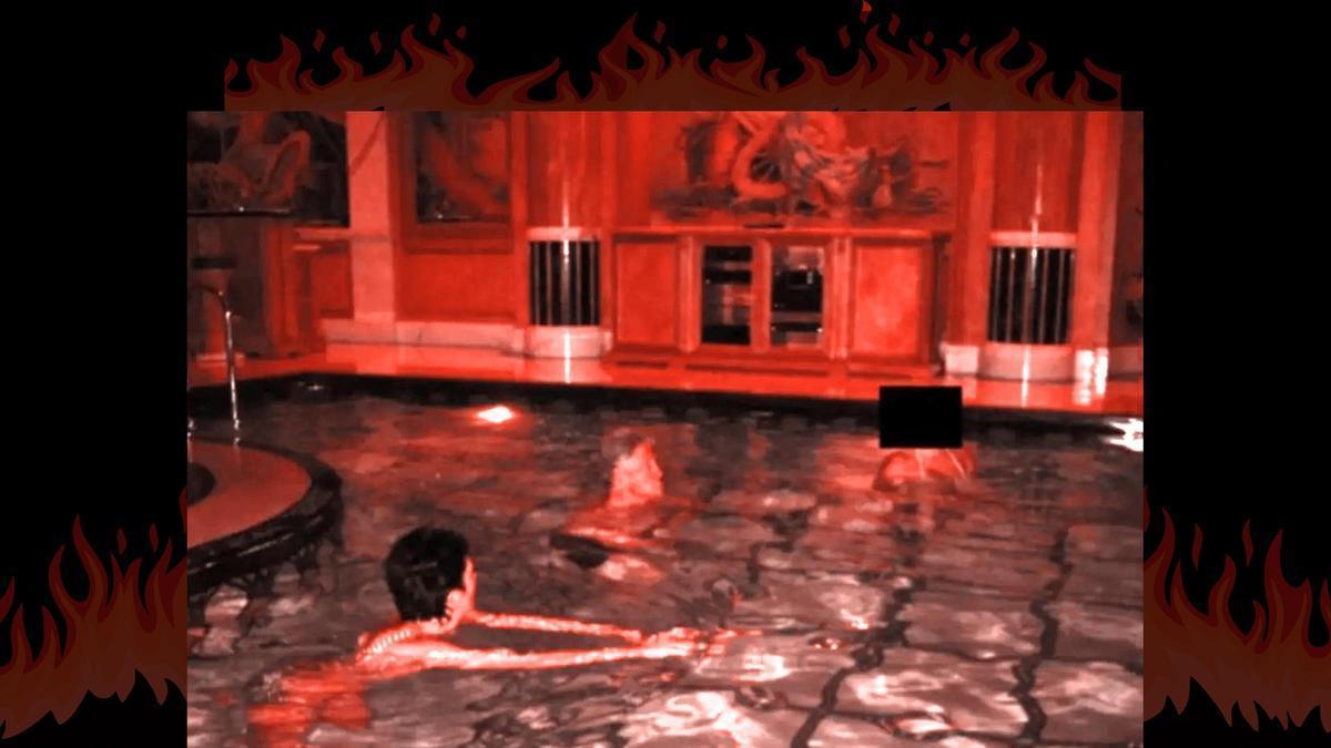 Clinton en una piscina con dos mujeres