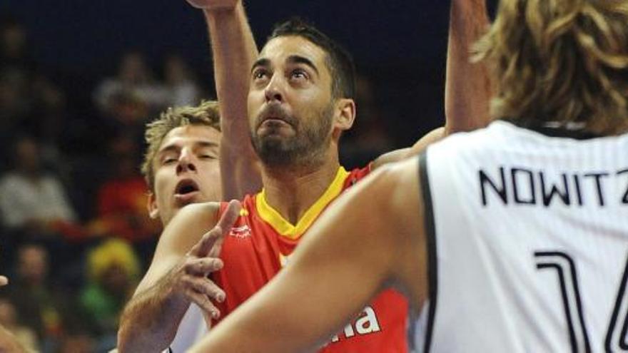 Juan Carlos Navarro entra a canasta en el partido que disputó la selección frente a Alemania.