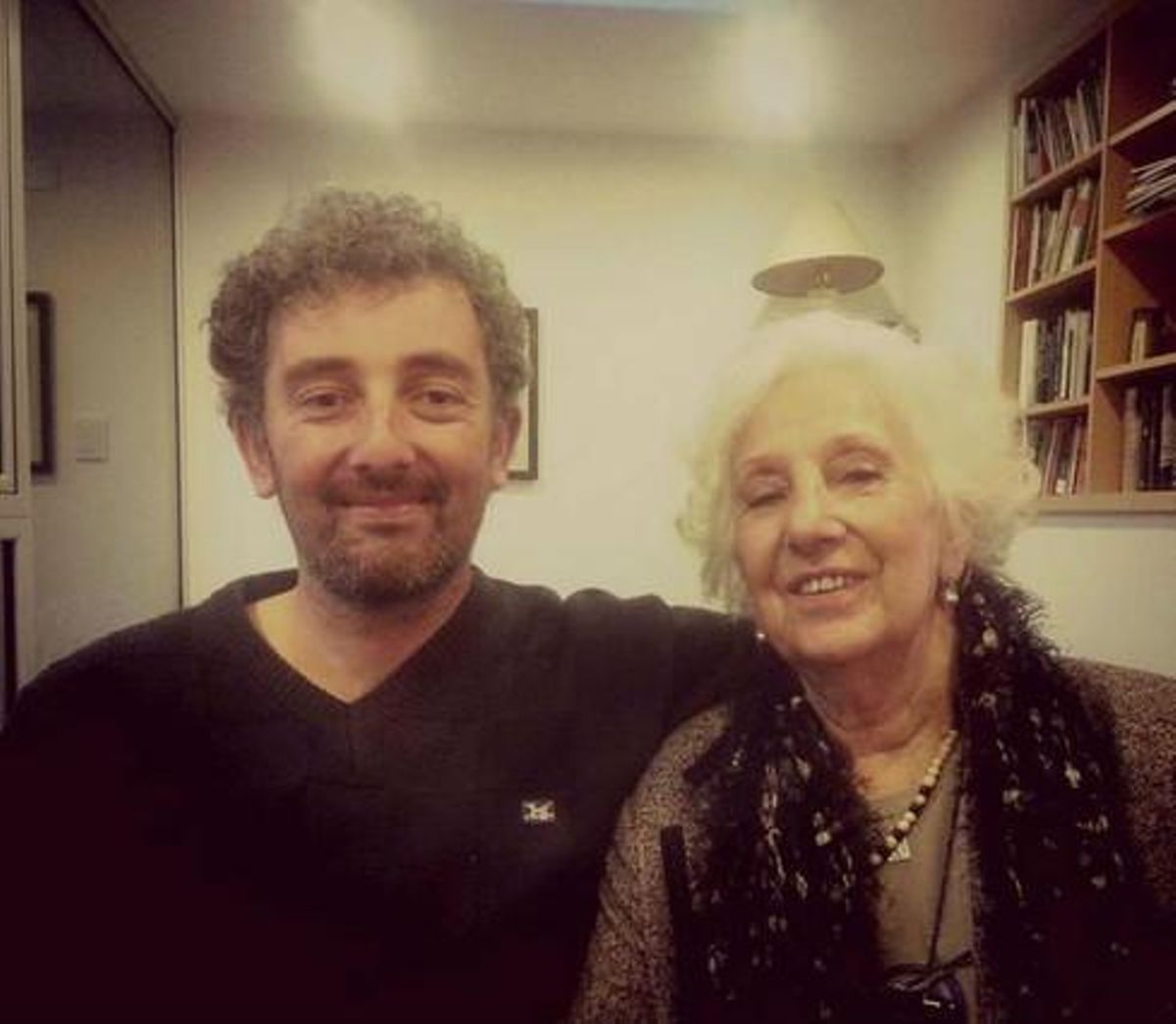 Estela de Carlotto amb el seu nét Guido, criat com a Ignacio Hurban, durant una trobada que van mantenir dimecres passat. Estela de Carlotto amb el seu nét Guido, criat com a Ignacio Hurban, durant una trobada que van mantenir dimecres passat.