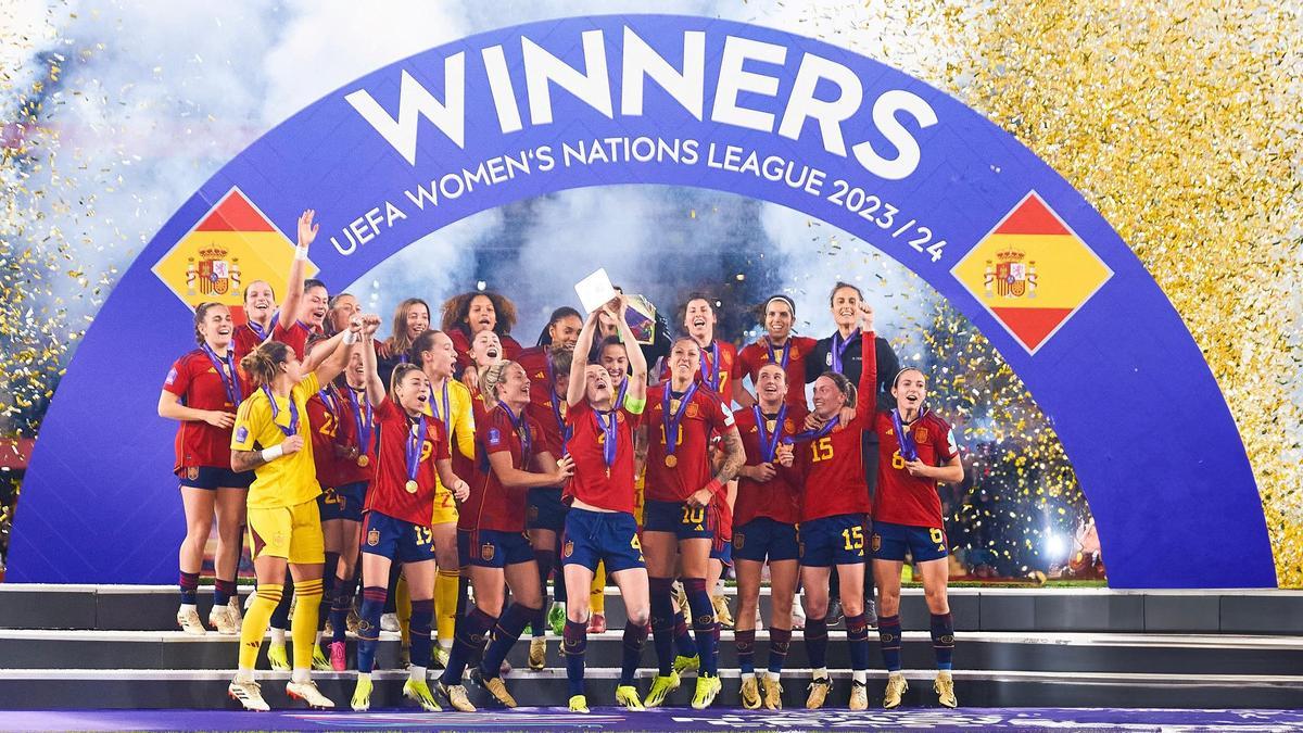La selección femenina celebra su título en la Nations.
