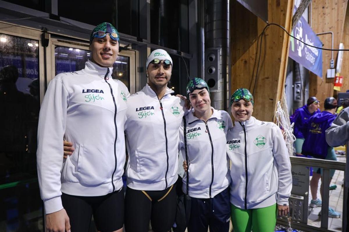 El relevo mixto de 4x100 del Santa Olaya: Jorge Solar, Jorge Otaiza, María Calvo y Paula Rodríguez.