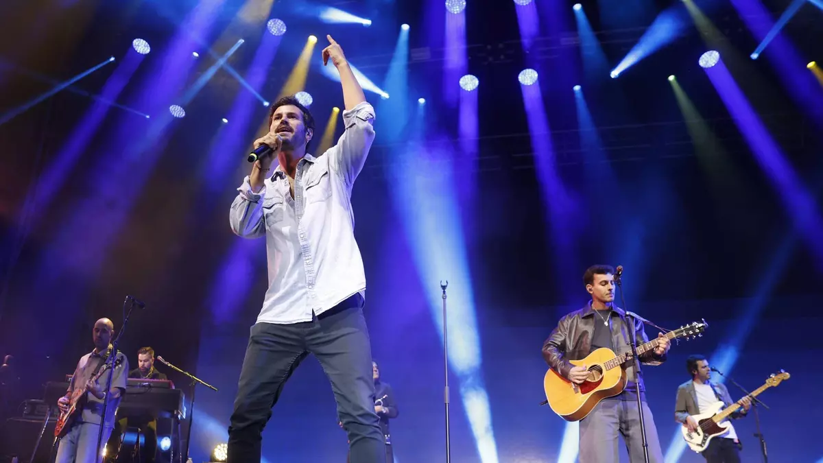 "Taburete" se divierte en San Mateo y pone a cantar a miles de fans en La Ería: "¡Qué ganas teníamos de volver!"