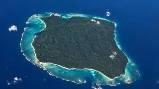 La isla a la que nadie ha logrado entrar en 60.000 años: su tribu es la más aislada del mundo, no conoce el fuego y cazan como en la Edad de Piedra
