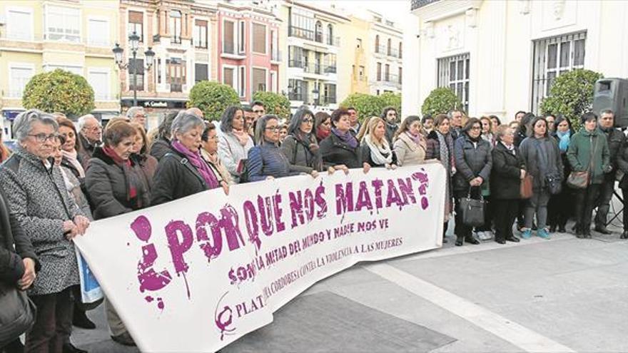 Los egabrenses se concentran en repulsa por el último crimen machista