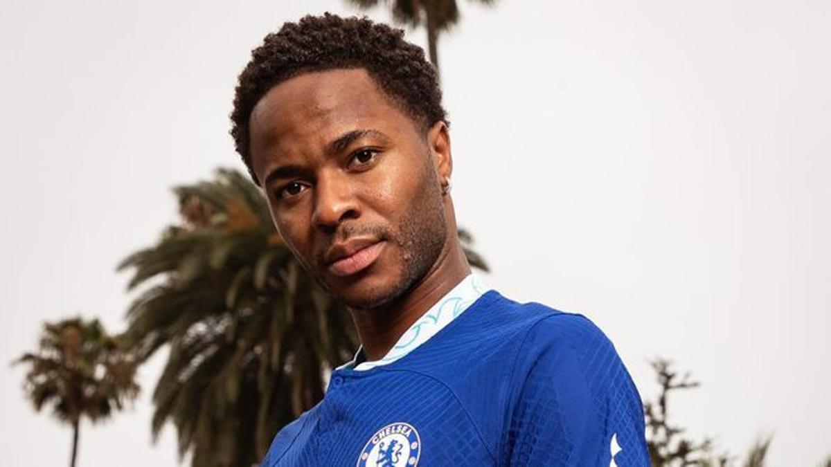 Sterling firma por el Chelsea hasta 2027.