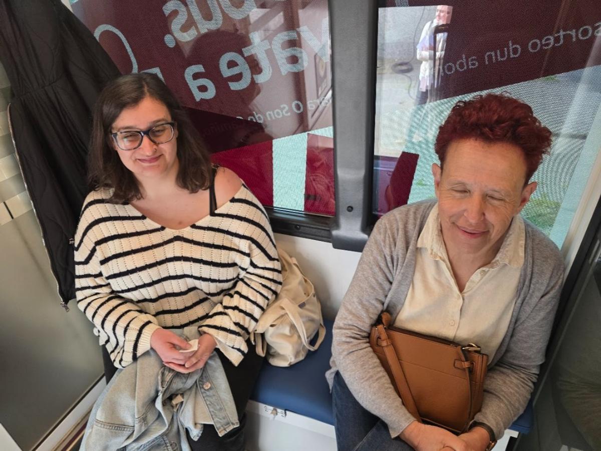 Dos mujeres esperando a poder donar.
