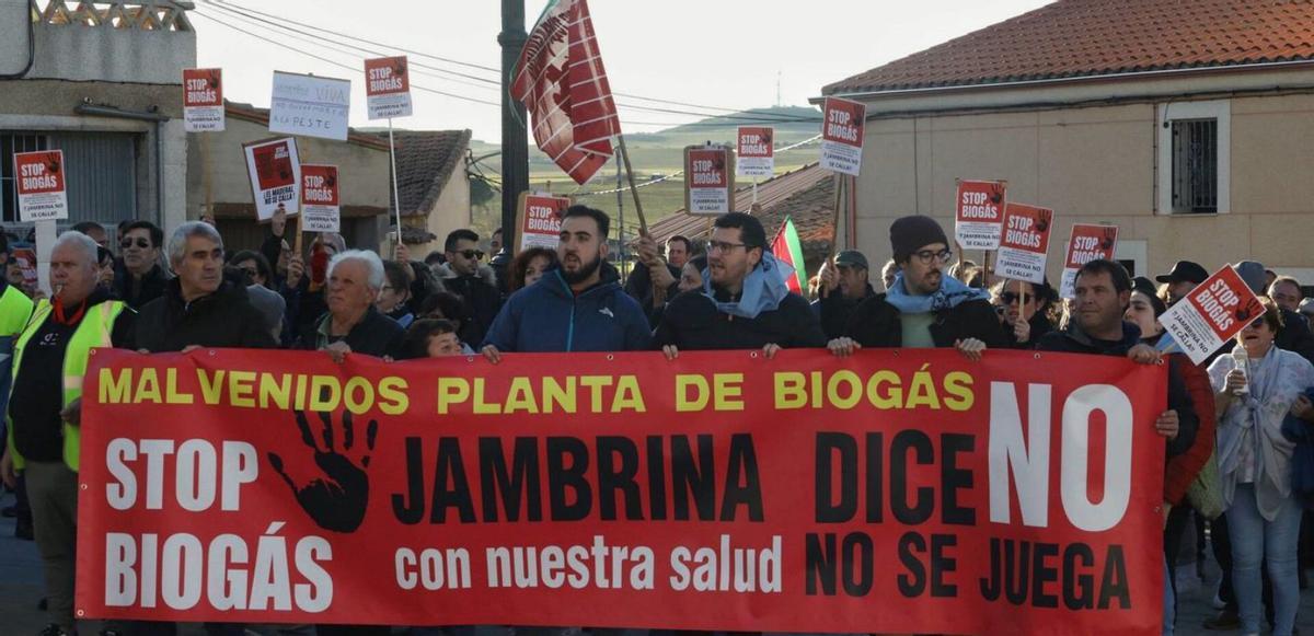 Jambrina "marcha" en su negativa a la llegada del biogás a Peleas de Abajo | ALBA PRIETO