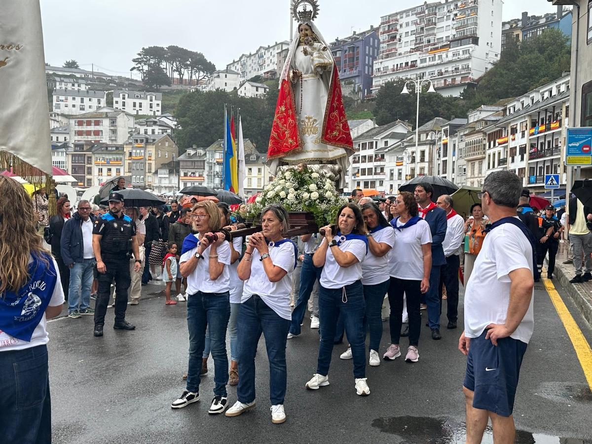 Las fiestas del Rosario de Luarca: emoción y alegría bajo la lluvia