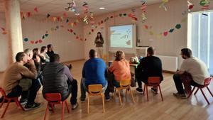 Una de las charlas del proyecto premiado.