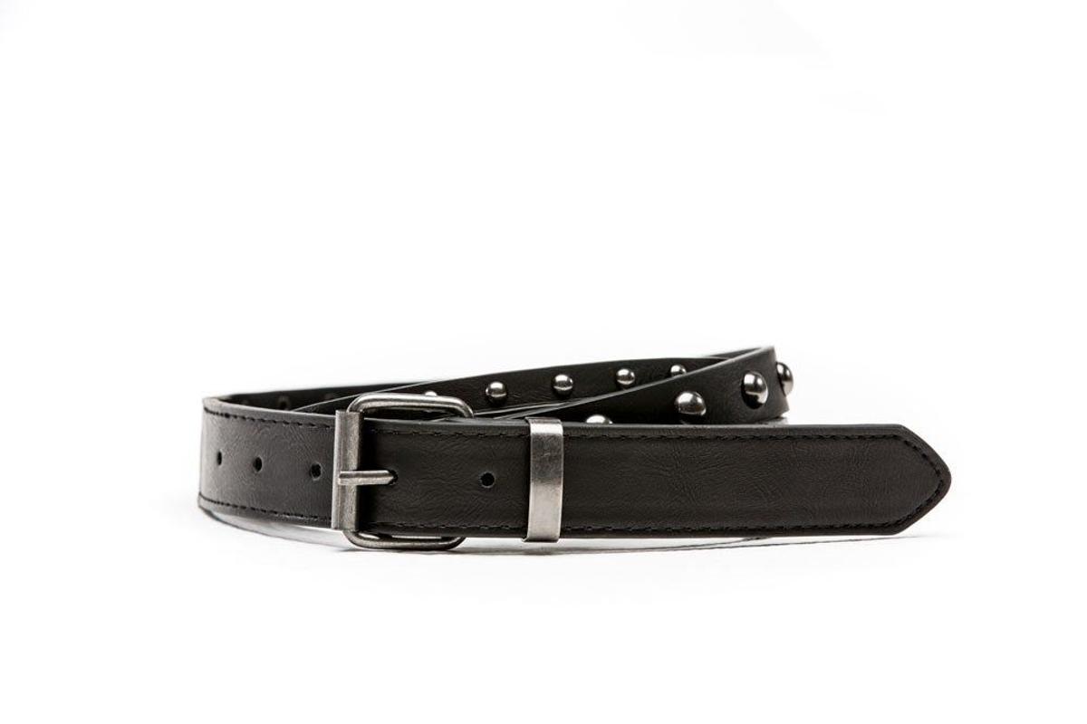 Cinturón negro con tachuelas (Precio: 5,99 euros)