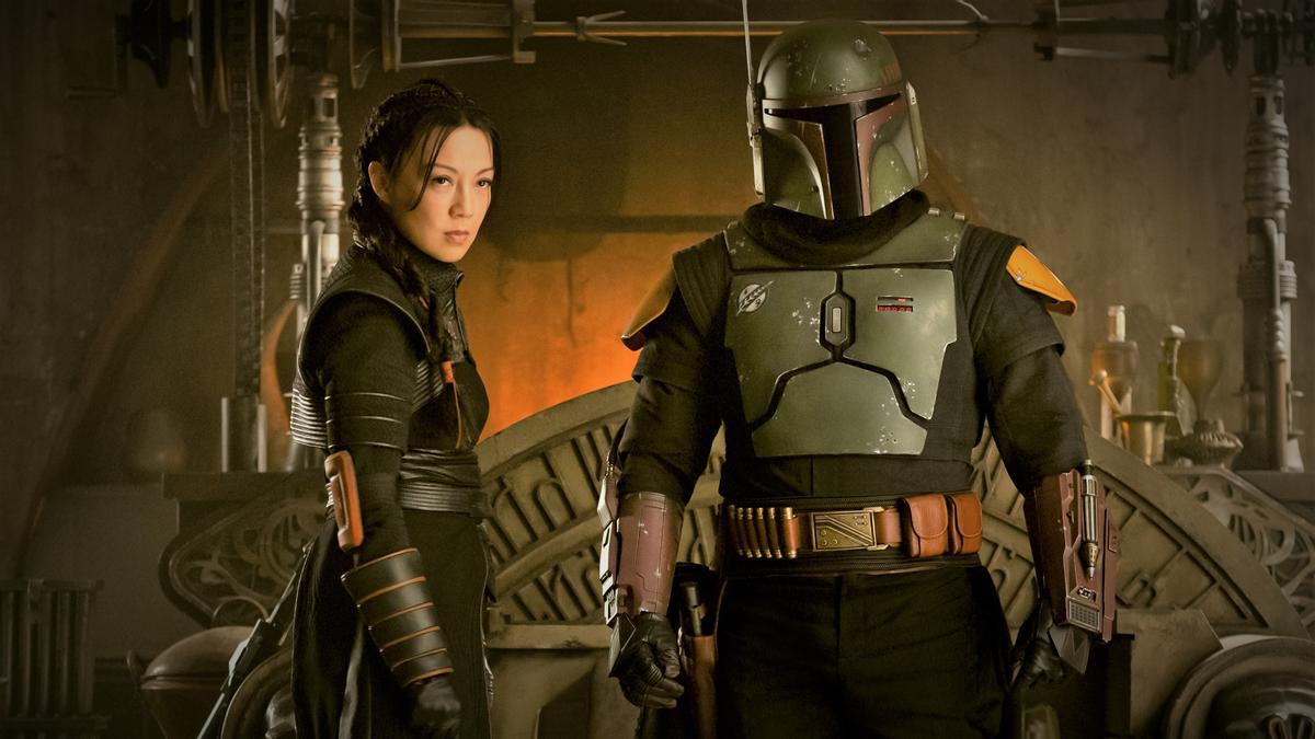 Boba Fett (Temuara Morrison) y su lugarteniente Fennec Shand (Ming-Na Wen), en un fotograma de 'El libro de Boba Fett'