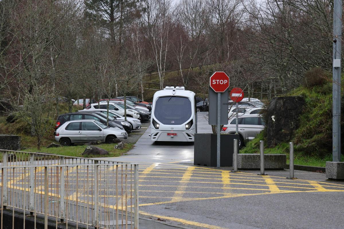 La lanzadera autónoma, circulando por el campus.