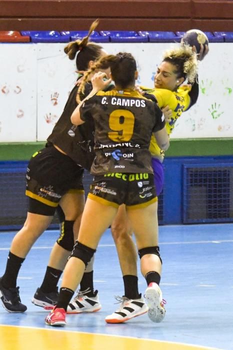 26-02-20 DEPORTES. PABELLON DE LAS REMUDAS. BARRIO DE LAS REMUDAS. TELDE. Partido de balonmano femenino entre el Remudas Rocasa y el Guardés disputado en Pabelloon Antonio Moreno del barrio teldense de Las Remudas.    Fotos: Juan Castro.  | 26/02/2020 | Fotógrafo: Juan Carlos Castro