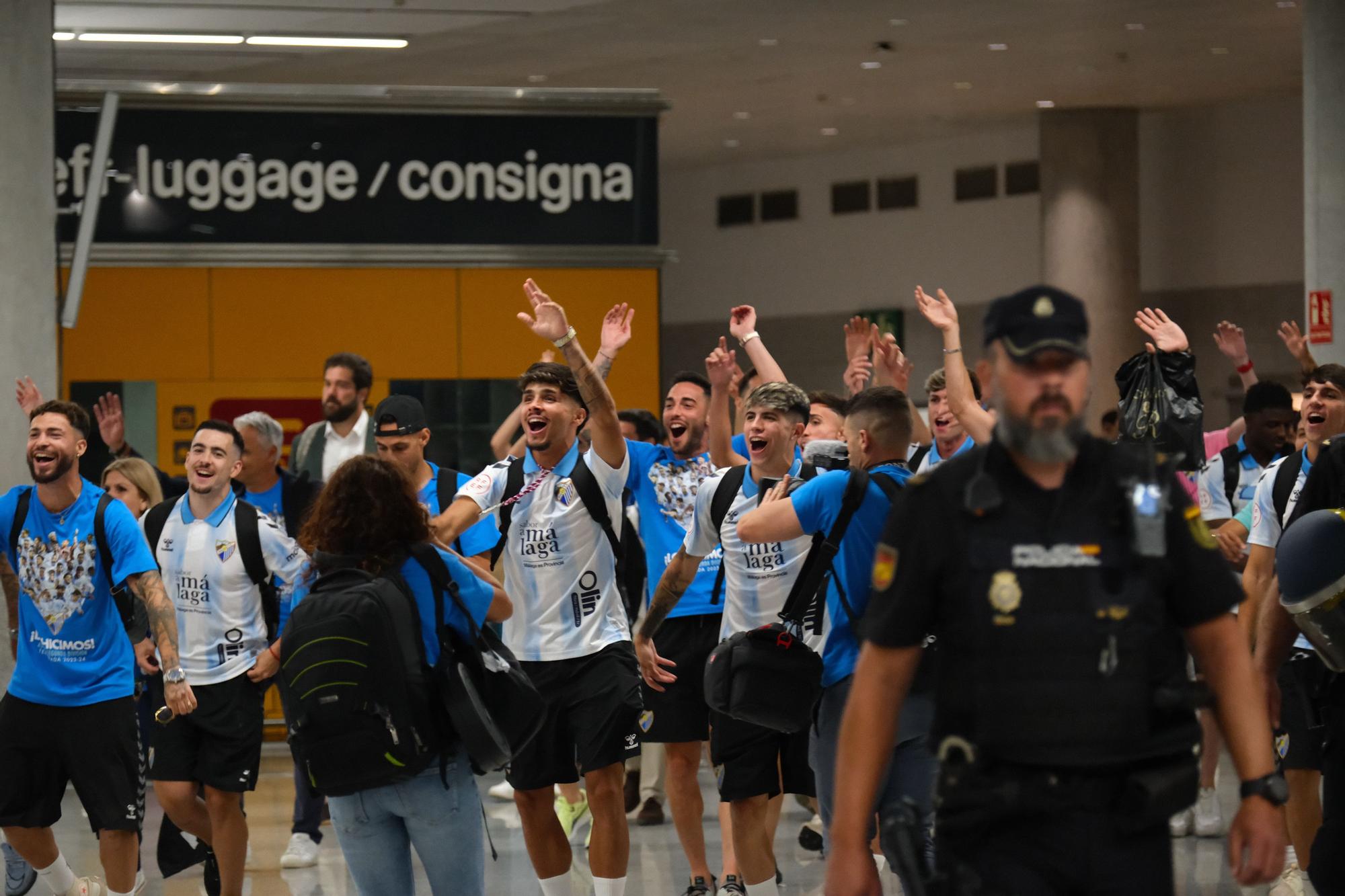 Aeropuerto Málaga: Recibimiento al Málaga CF tras el ascenso a Segunda División