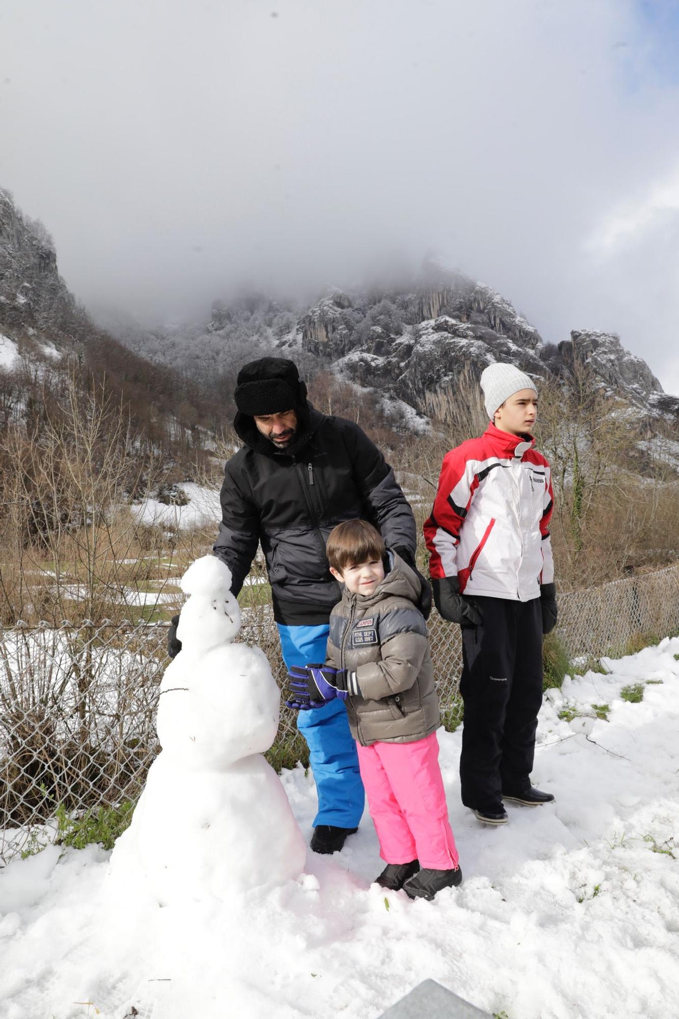 En imágenes: Jornada invernal en Asturias