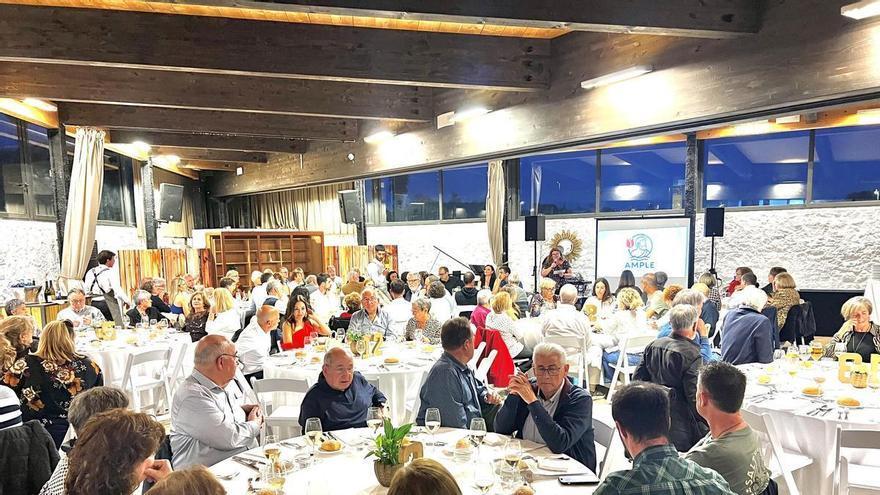 L'Associació de Malalts de Parkinson de l'Escala recapta més de 10.000 euros en un sopar solidari