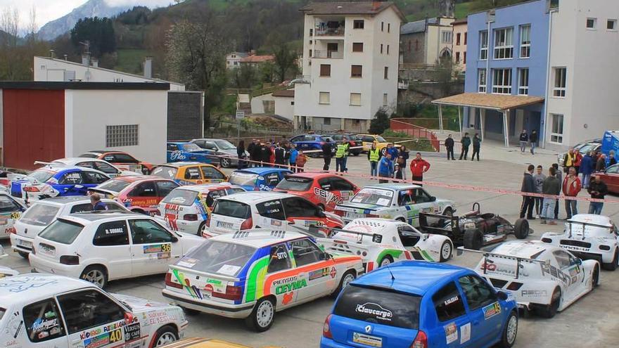 Coches participantes en la primera Subida a La Cobertoria.