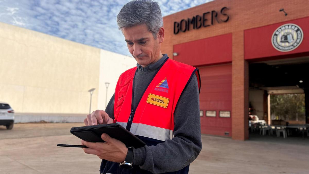 Jorge Crespo, jefe del 112 en Aragón, asume el mando de emergencias en Catarroja.
