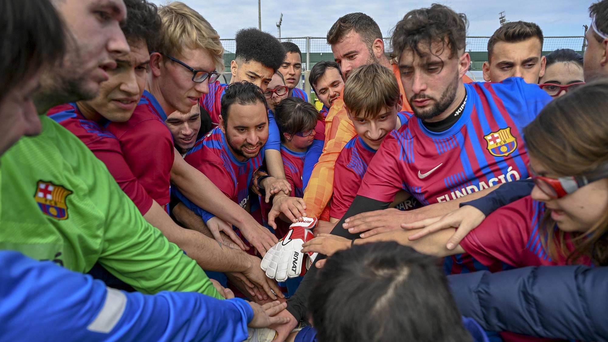 Consigna previa de los jugadores del Barça Genuines antes del partido