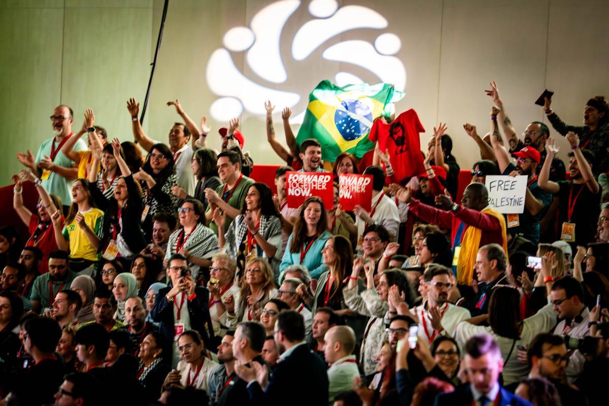 Ambiente en el pleno de la Global Progressive Mobilisation durante la intervención de Lula da Silva