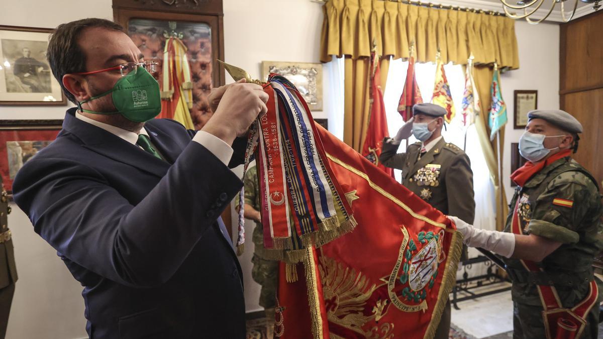 Adrián Barbón  en los actos conmemorativos de la festividad de la Inmaculada Concepción, patrona del Arma de Infantería, en Cabo Noval