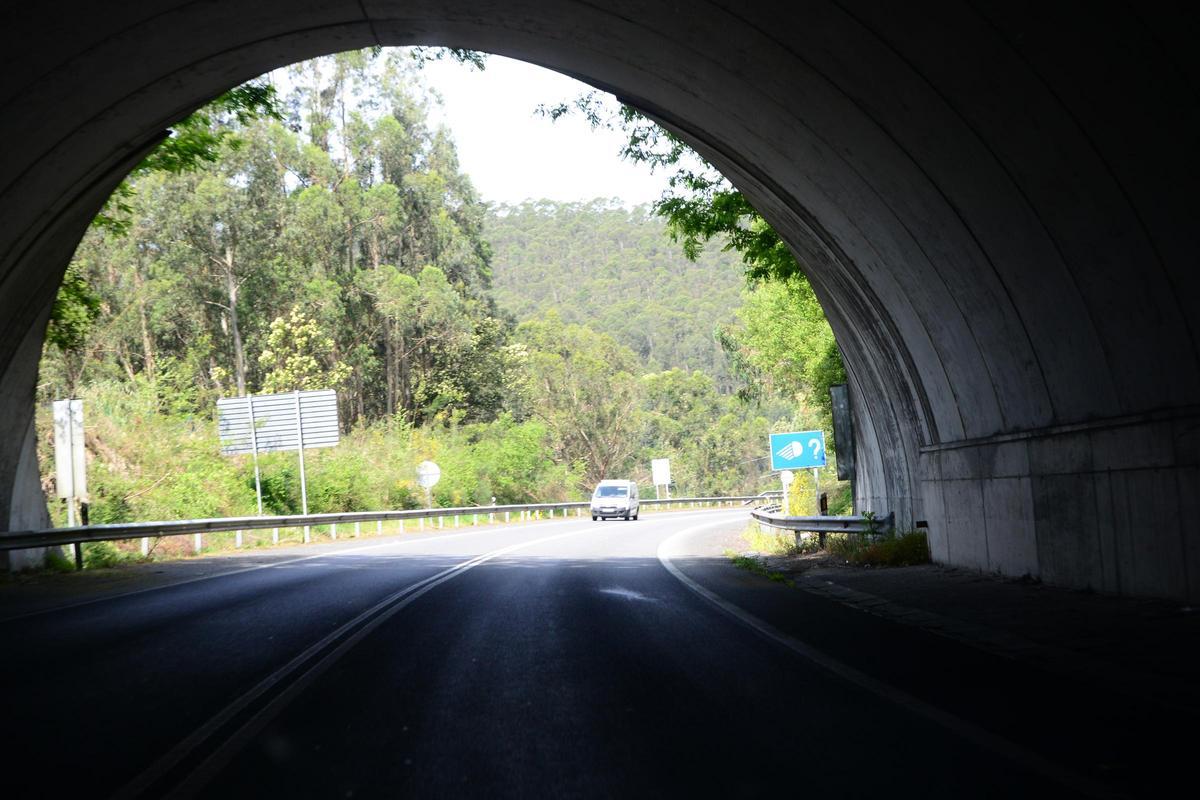 Túnel de Coiro en la carretera que sigue comno corredor (CG-4.1) a su paso por Cangas.
