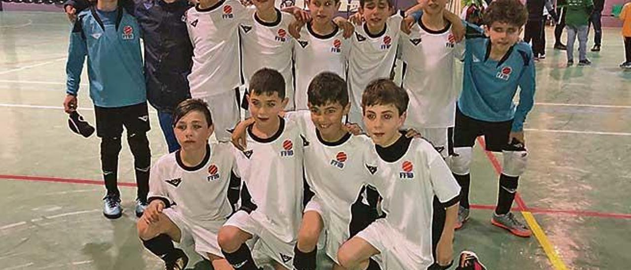 La selección balear benjamín de fútbol sala en Badajoz.