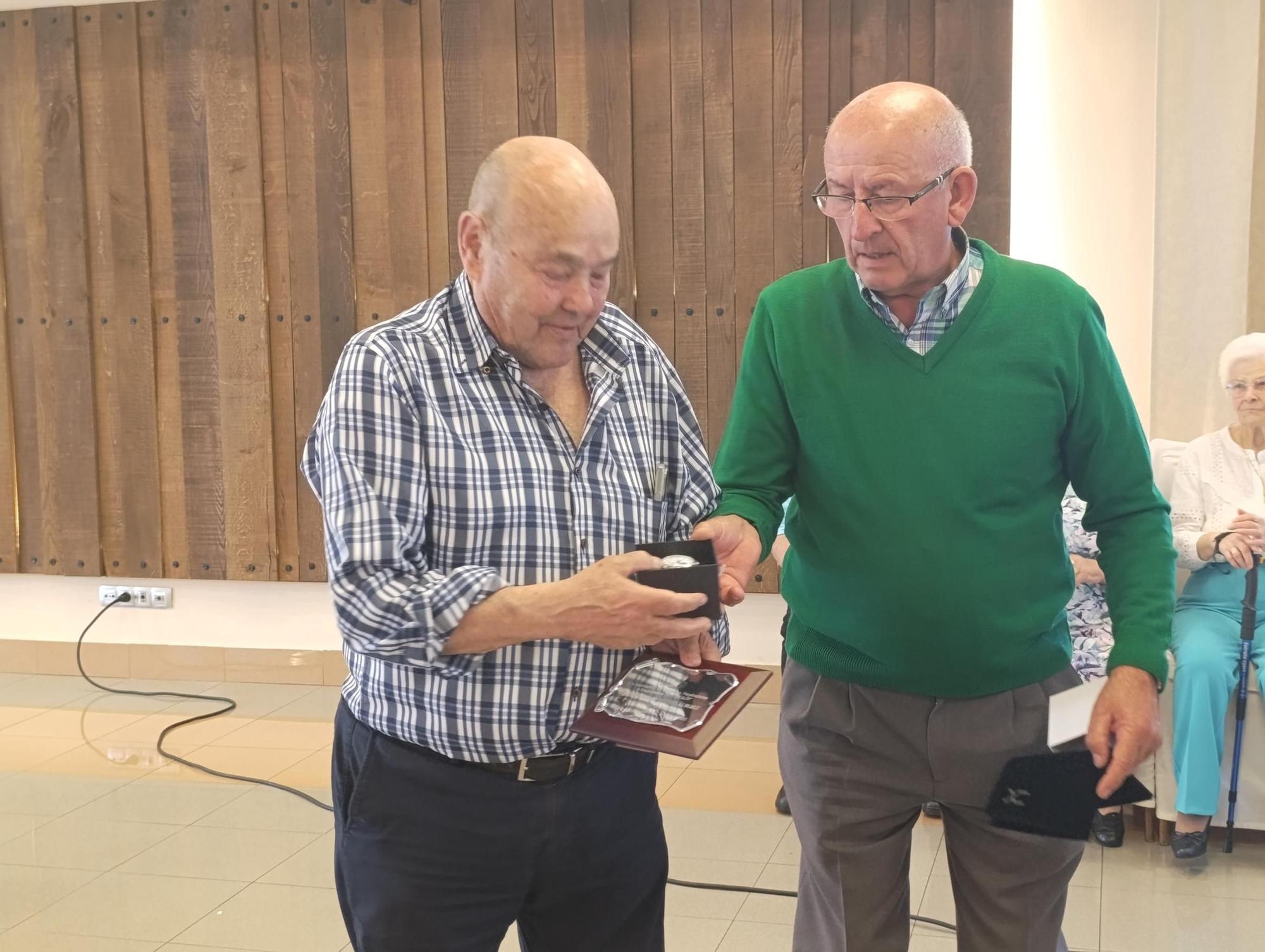 "El Nozalín" homenajea a sus mayores