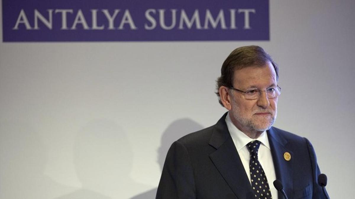Rajoy, durante su comparecencia ante los medios, en Antalya, este lunes.