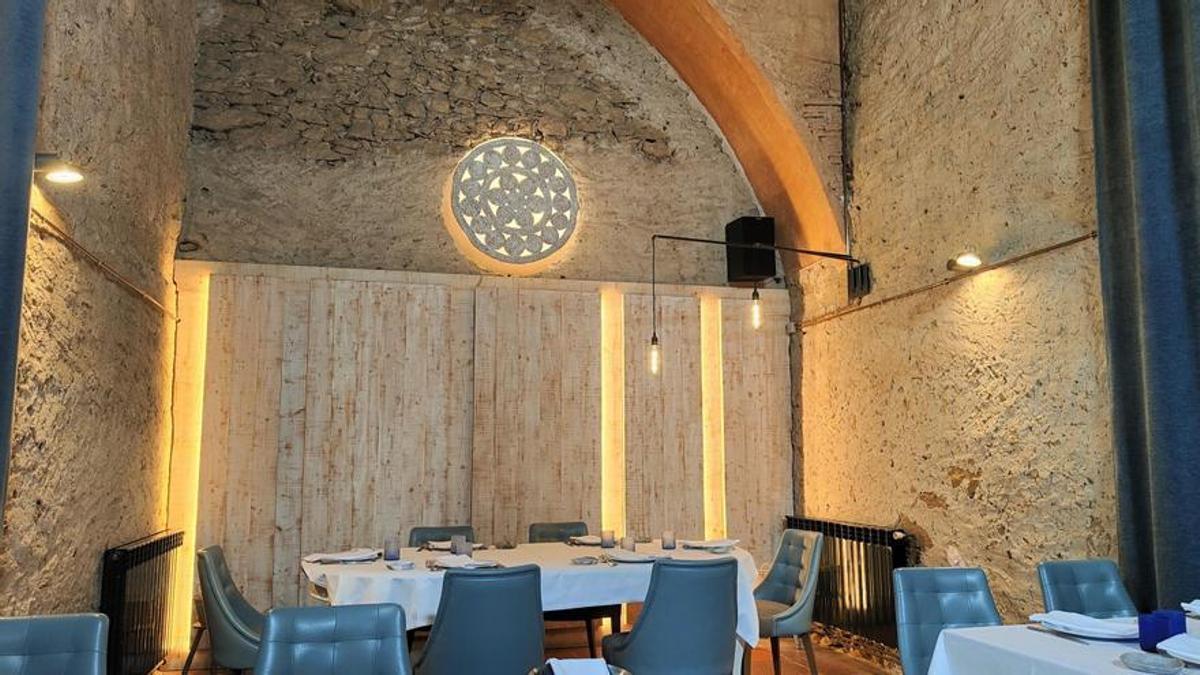 Un dels menjadors del restaurant Sol Blanc.