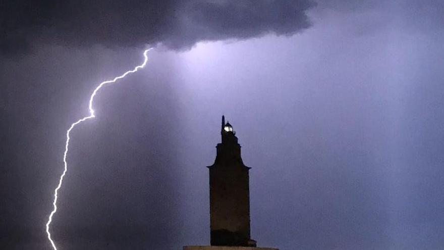 Más de 300 rayos en la tormentosa noche vivida en Galicia