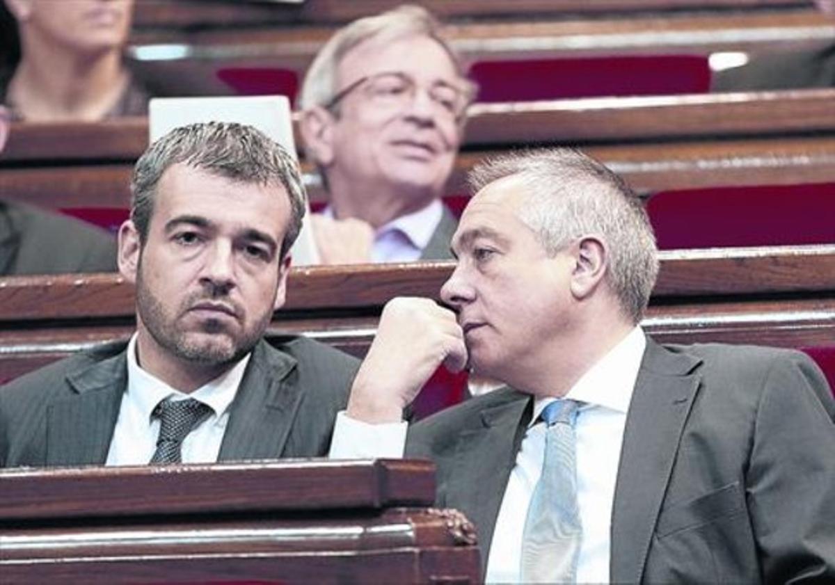 El líder del PSC, Pere Navarro, i el portaveu dels socialistes catalans al Parlament, Maurici Lucena, el13 de març passat.