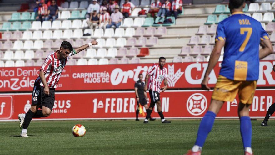 Carlos Ramos, capitán del Zamora CF tras perder con el Real Avilés: "Espero que sea la primera y la última vez que nos dan este revés"