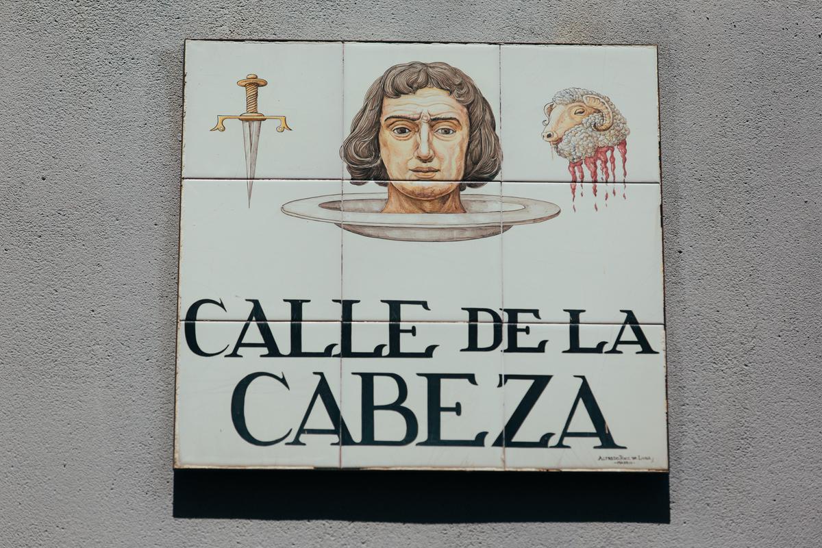 Placa de la calle de la Cabeza.