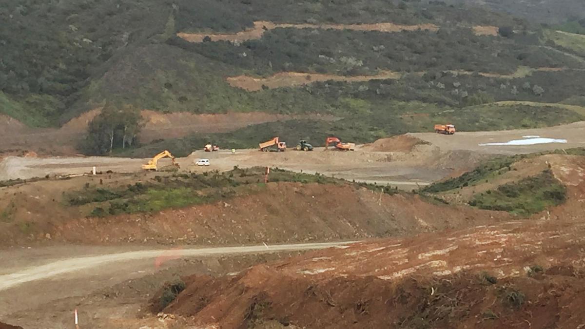 Obras del Ministerio de Medio Ambiente para construir la presa de Alcolea, en Huelva. / El Correo