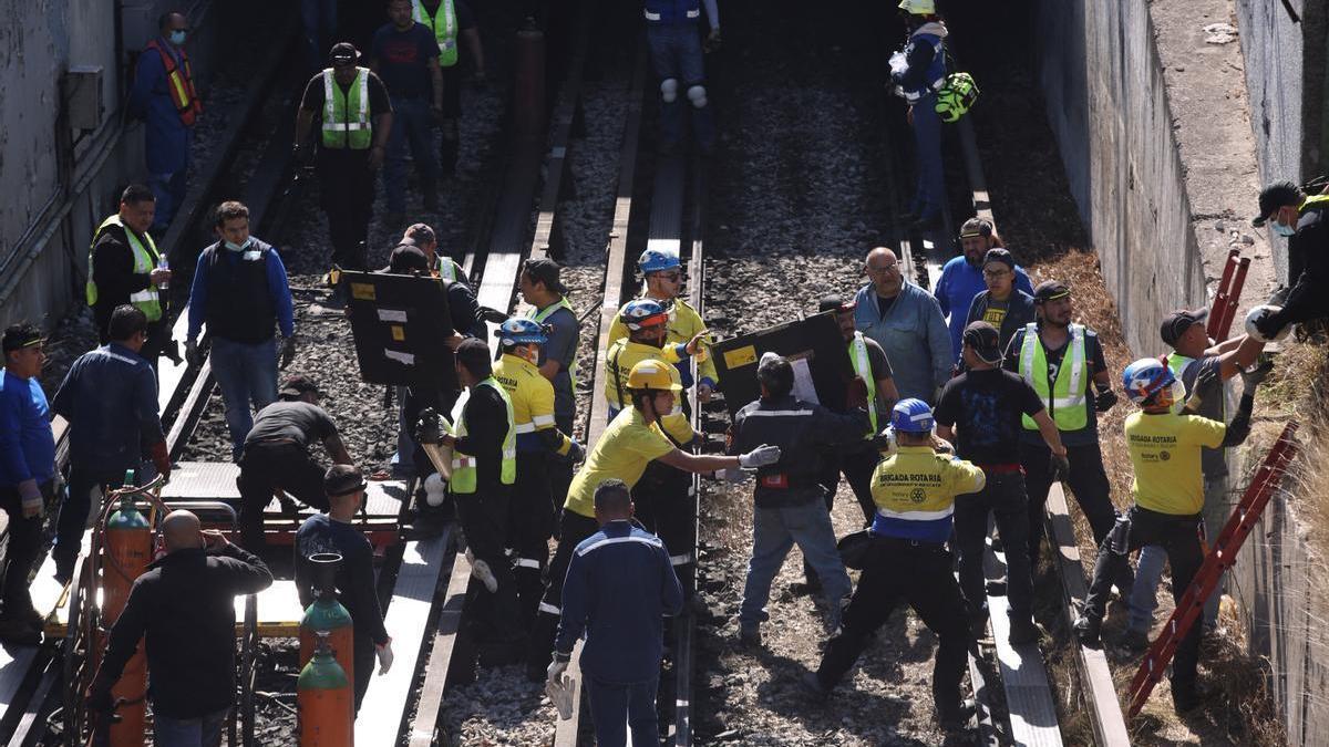 Al menos un muerto y 57 heridos por un choque de trenes del metro de Ciudad de México.