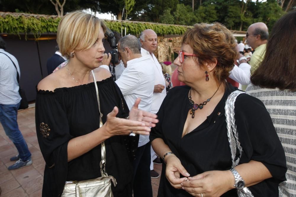 L'alcaldessa de Figueres Marta Felip conversa amb la consellera Dolors Bassa