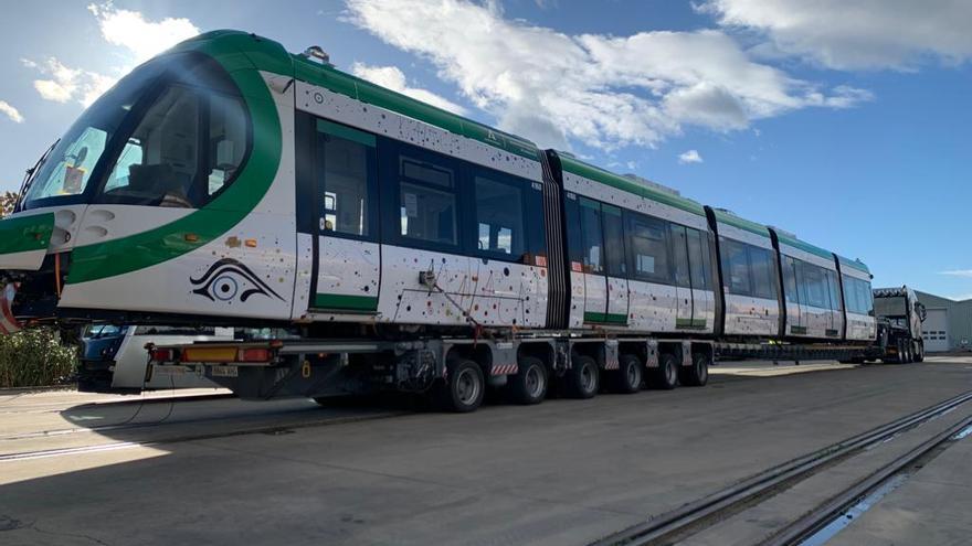 Nuevo tren que se incorporará al Metro de Málaga, a su salida de la factoría de CAF en Zaragoza.