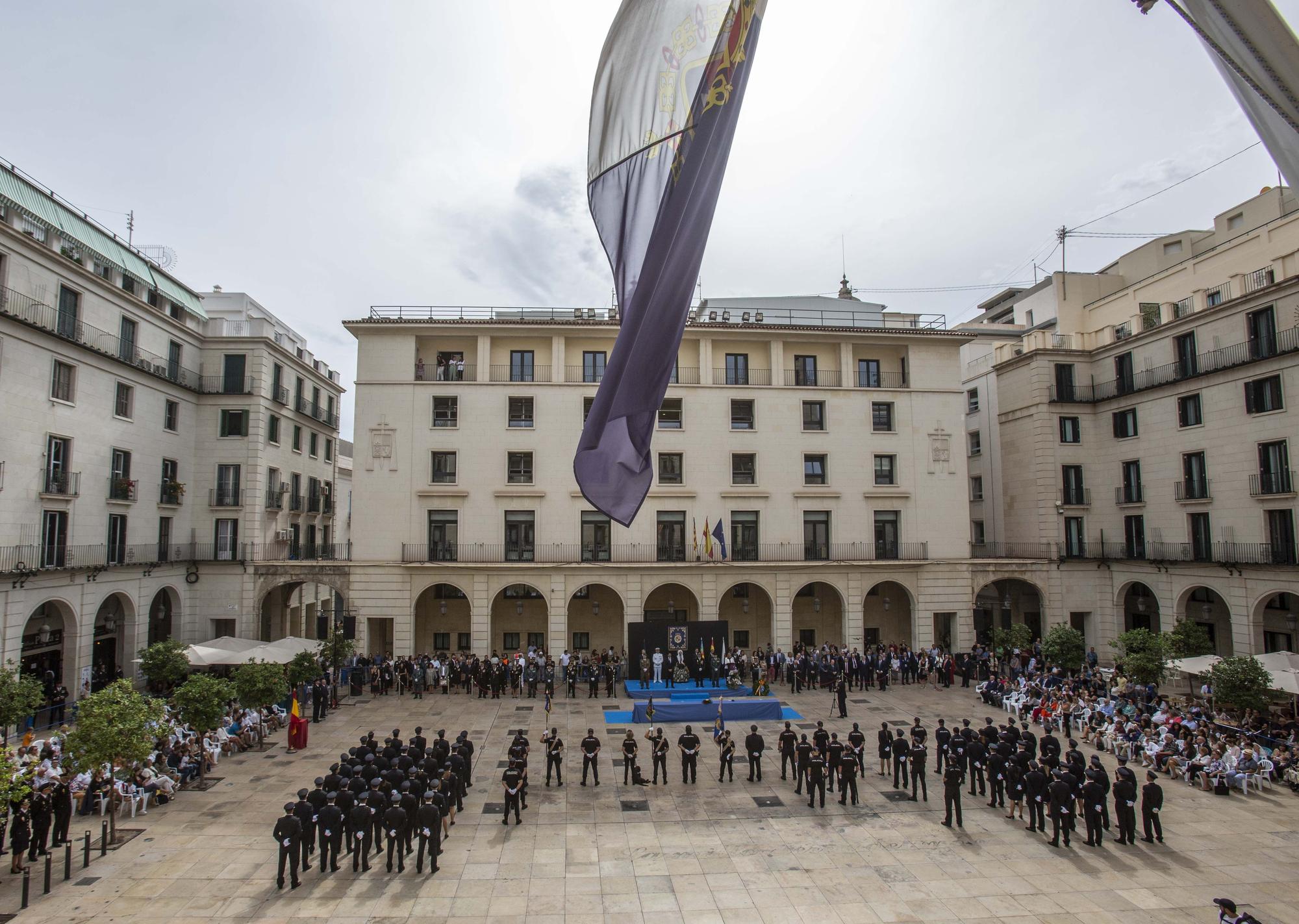 Actos de celebración del Patrón de la Policía Nacional en Alicante.