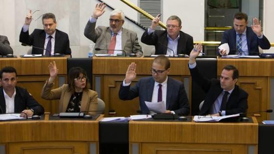 La bancada del PP en la Diputación con Alejandro Morant en la segunda fila, a la izquierda.