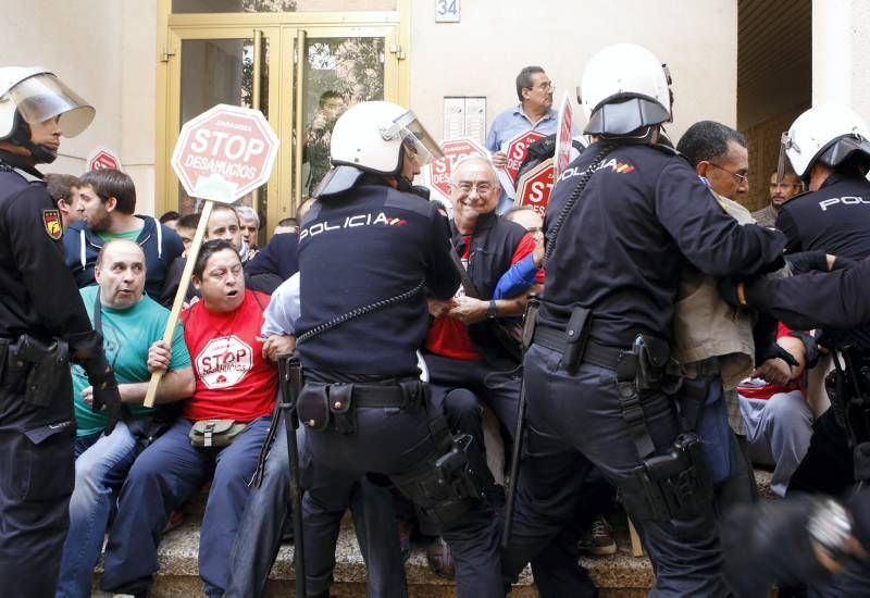 Fotogalería: El primer lanzamiento que Stop Desahucios no logra parar