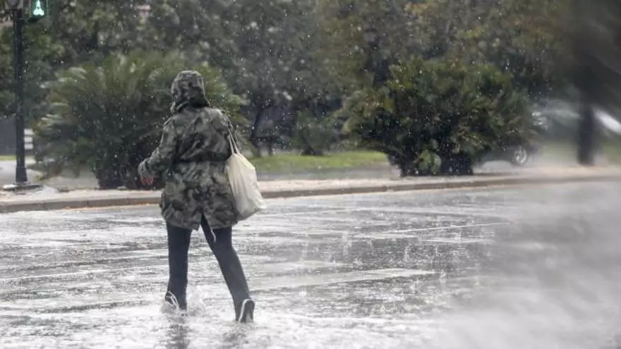 Las tormentas dejan la mayor granizada en dos décadas en Valencia y más de 5.400 rayos
