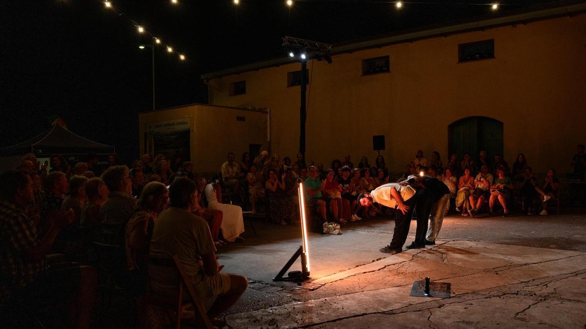 El públic d'Espolla va gaudir de dos espectacles el mateix dia.