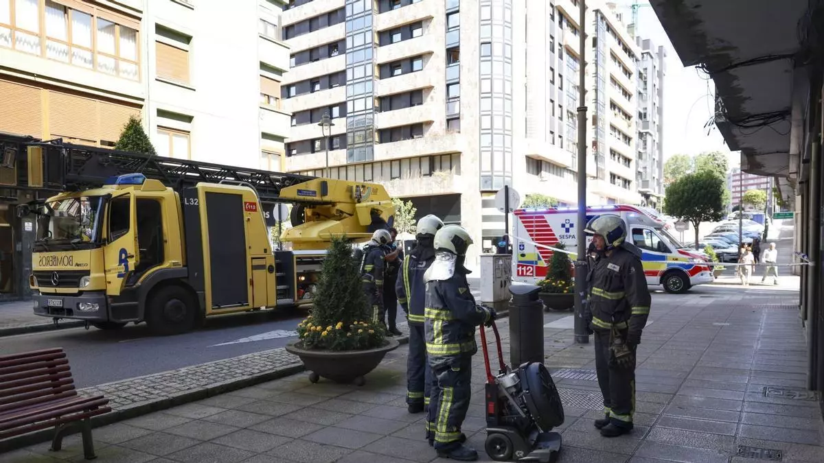 Intoxicación por humo de un menor en un incendio originado en la campana extractora de una cocina en Avilés